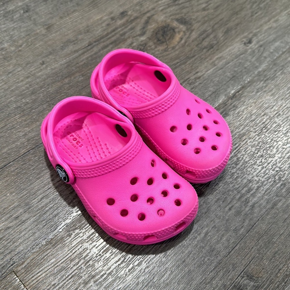 Toddler crocs electric pink 6C